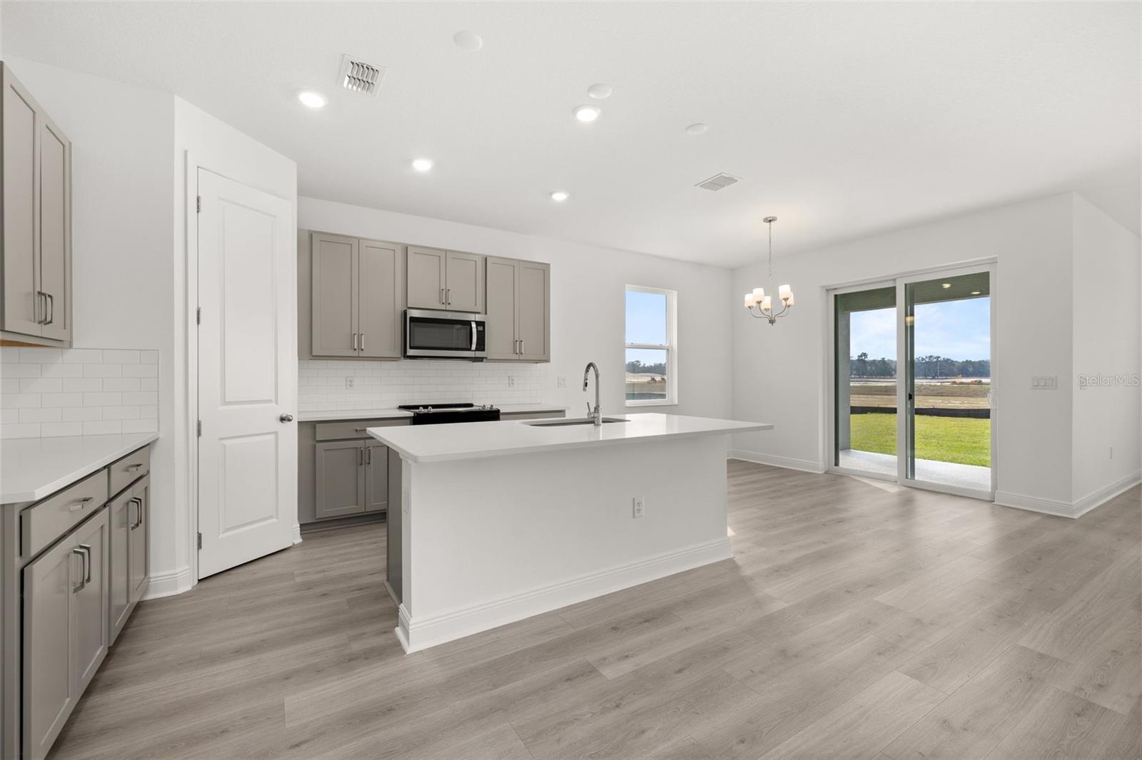 1014 SWAMP CHESTNUT LOOP