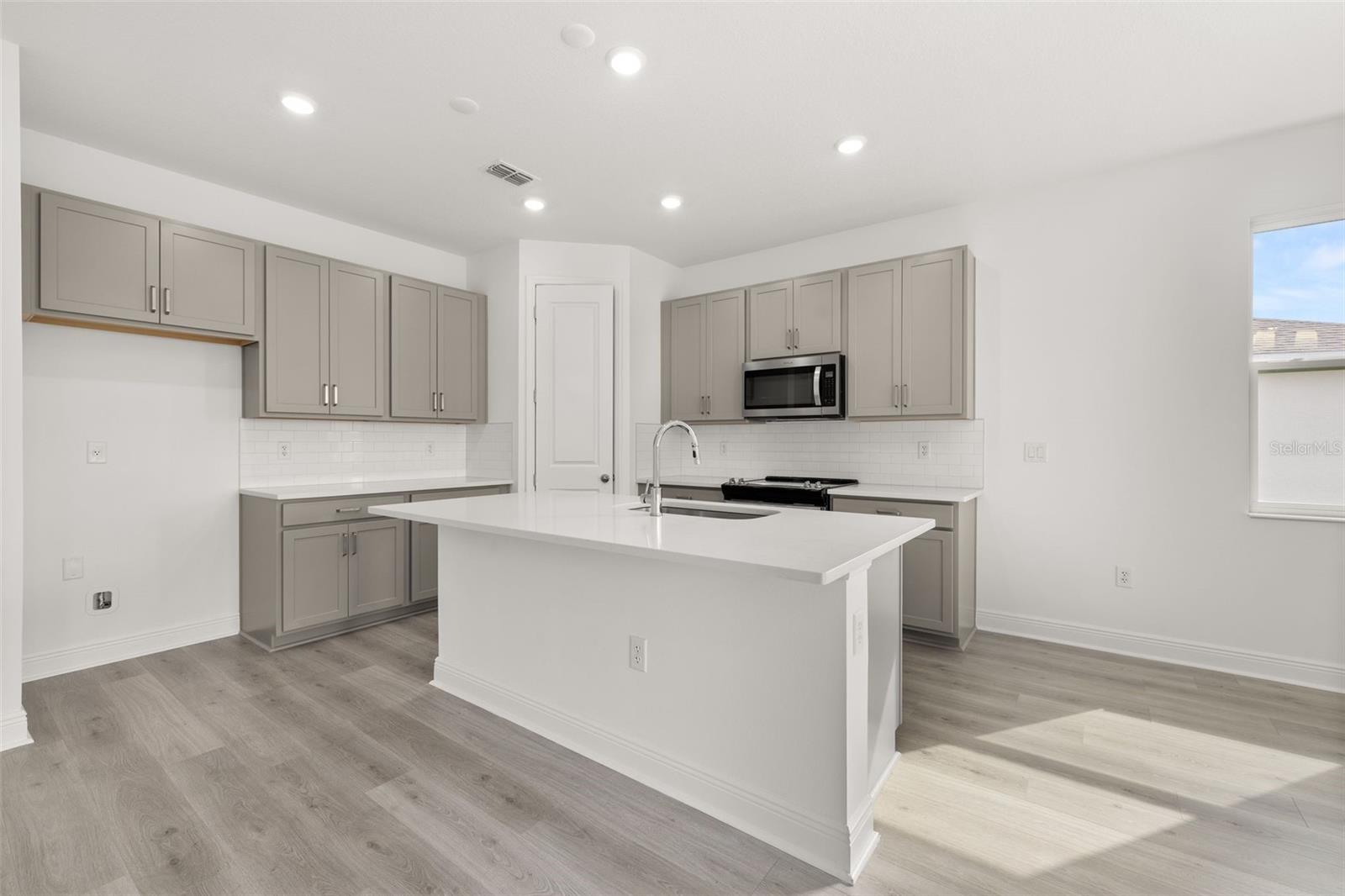 1014 SWAMP CHESTNUT LOOP