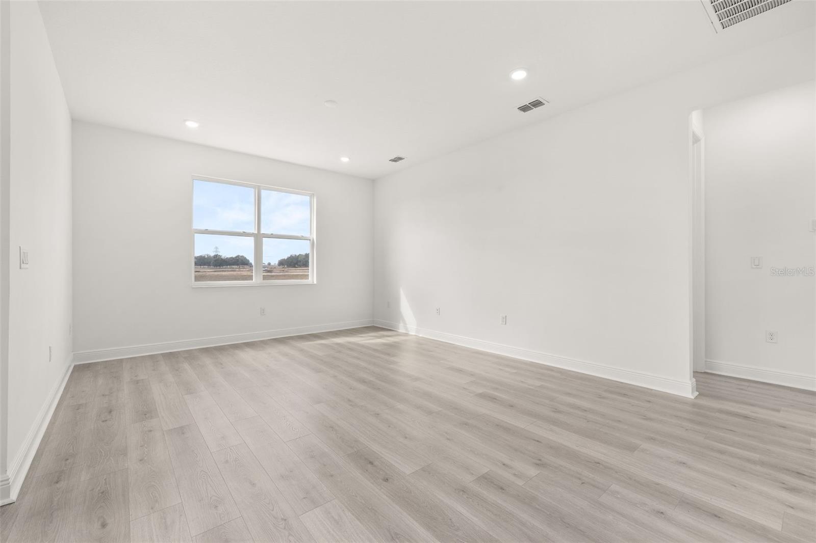 1014 SWAMP CHESTNUT LOOP