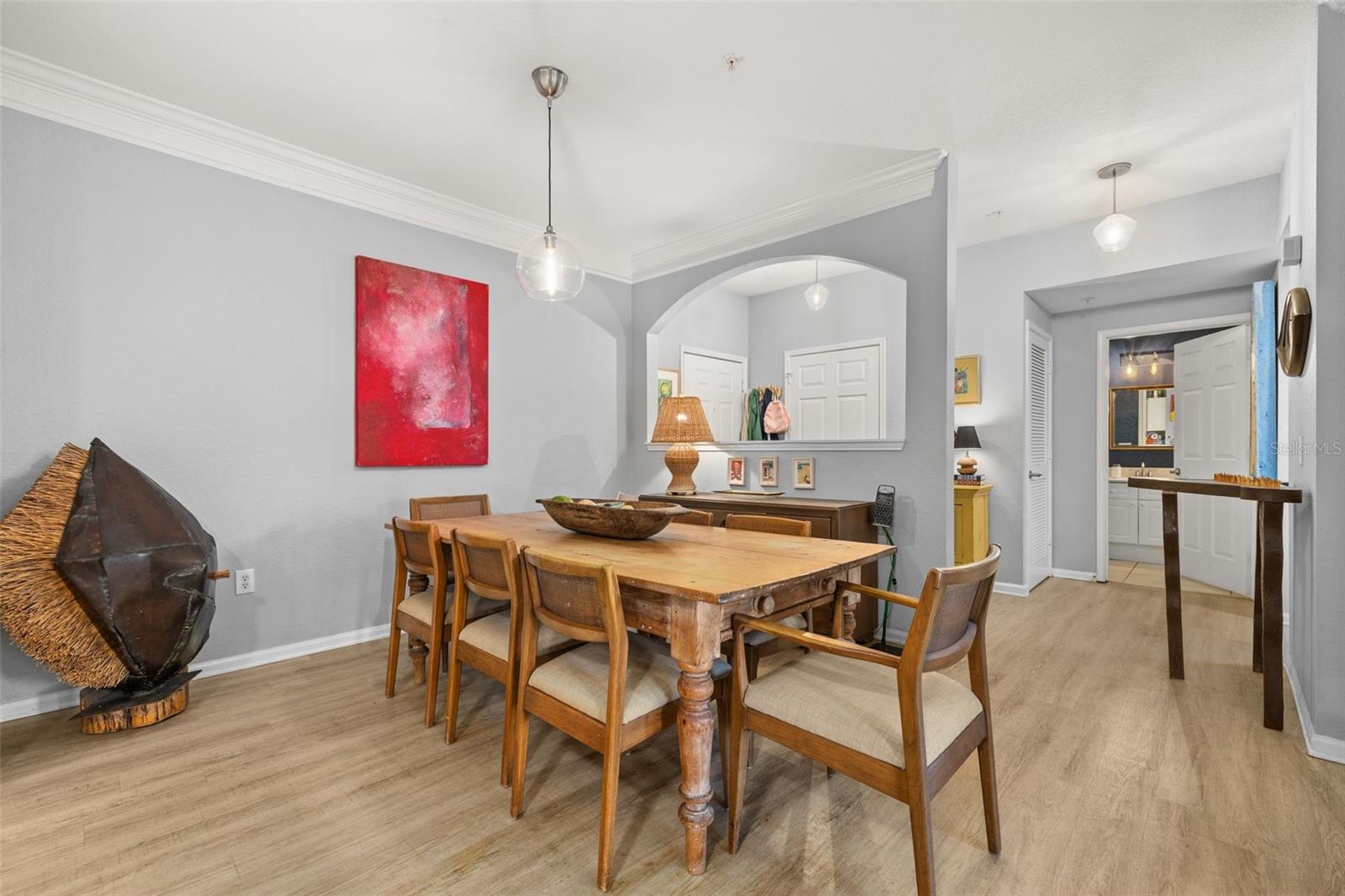 215 LONGVIEW AVE #104