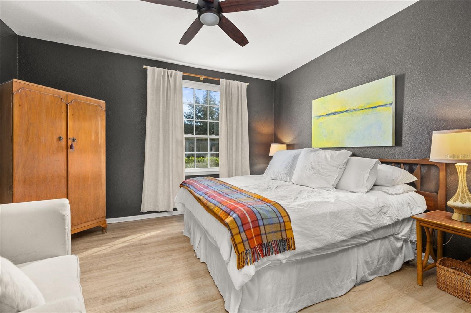 215 LONGVIEW AVE #104