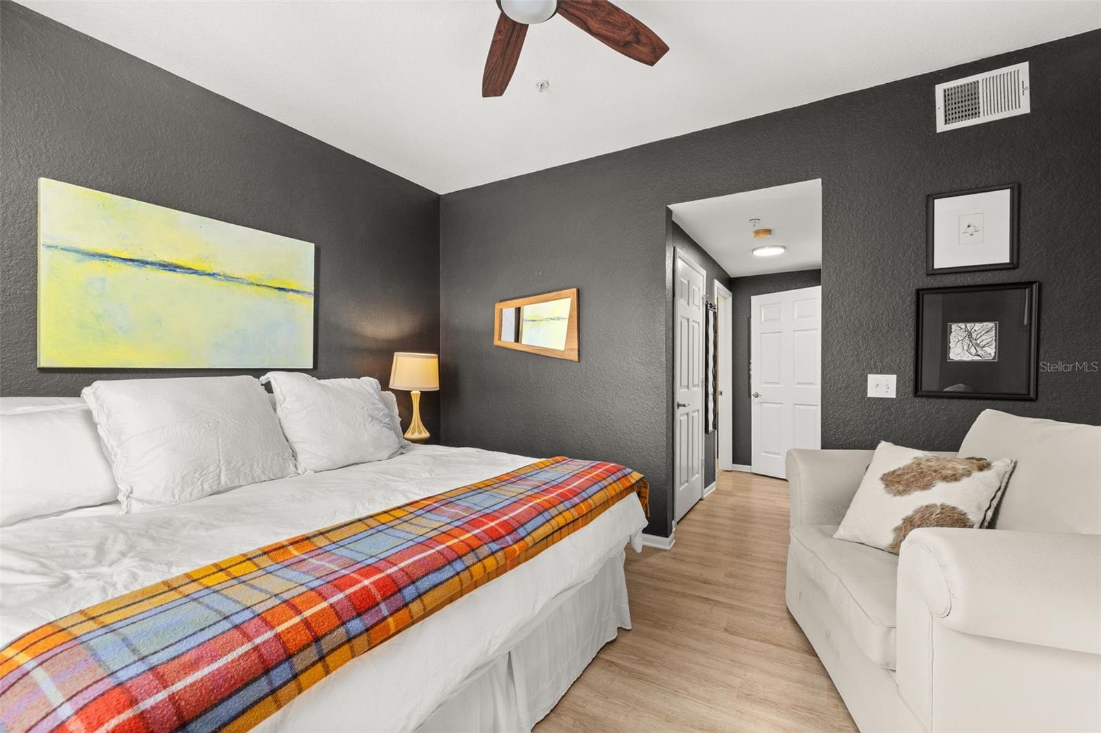 215 LONGVIEW AVE #104