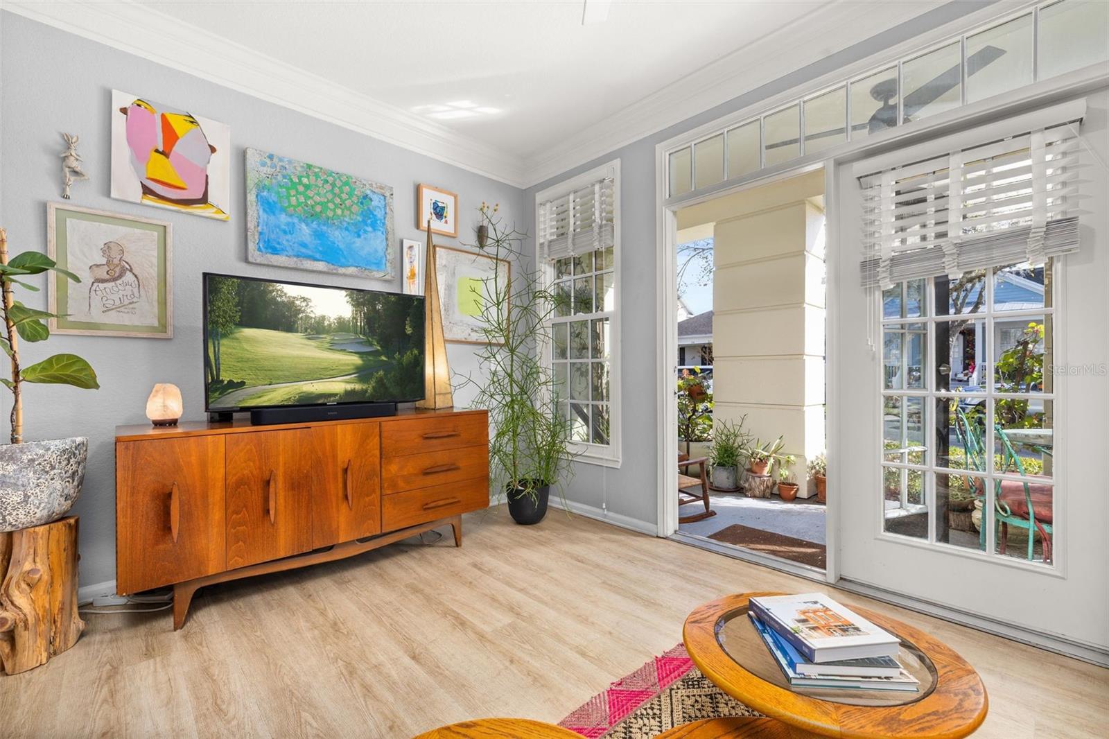 215 LONGVIEW AVE #104