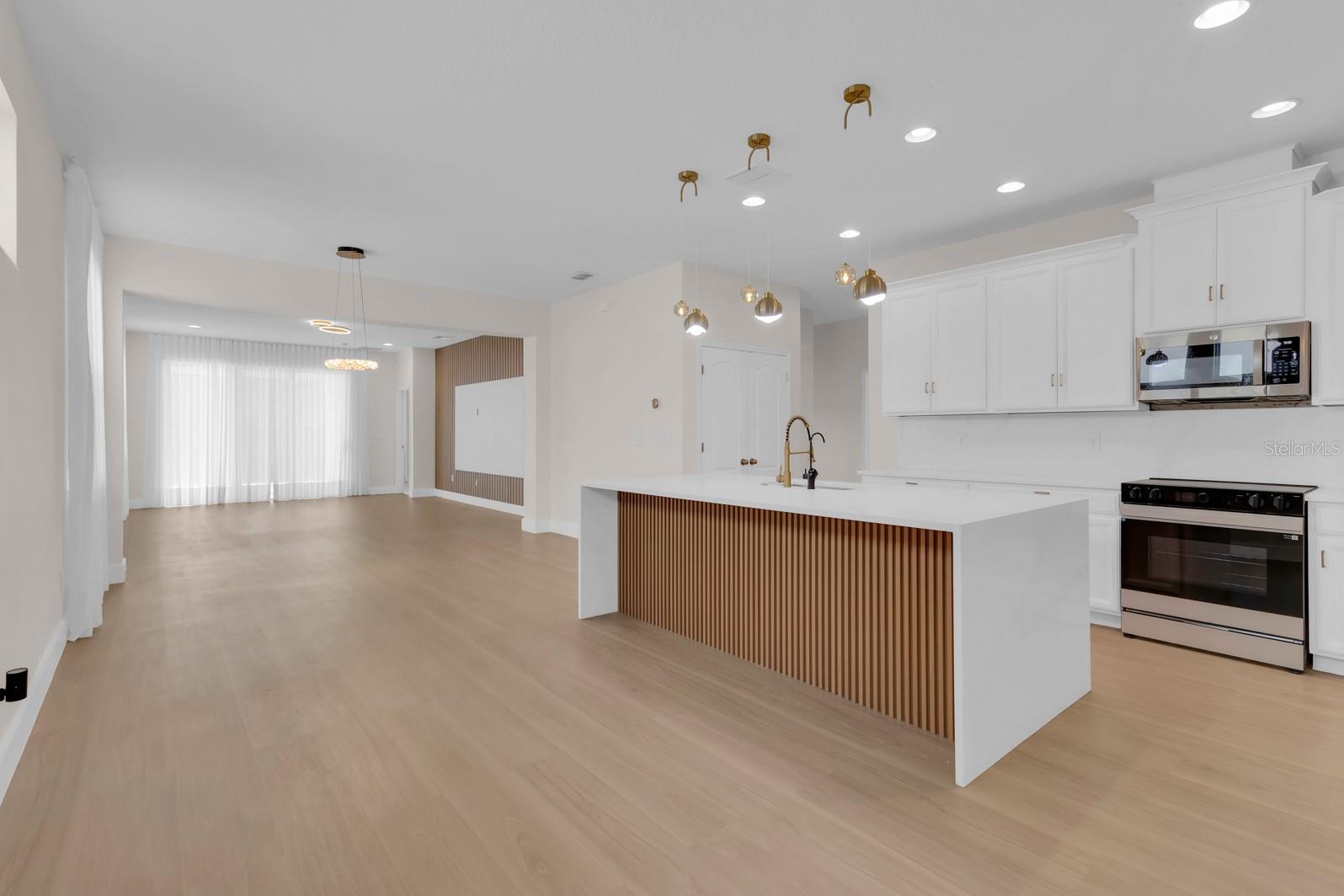 15583 HAMLIN BLOSSOM AVE