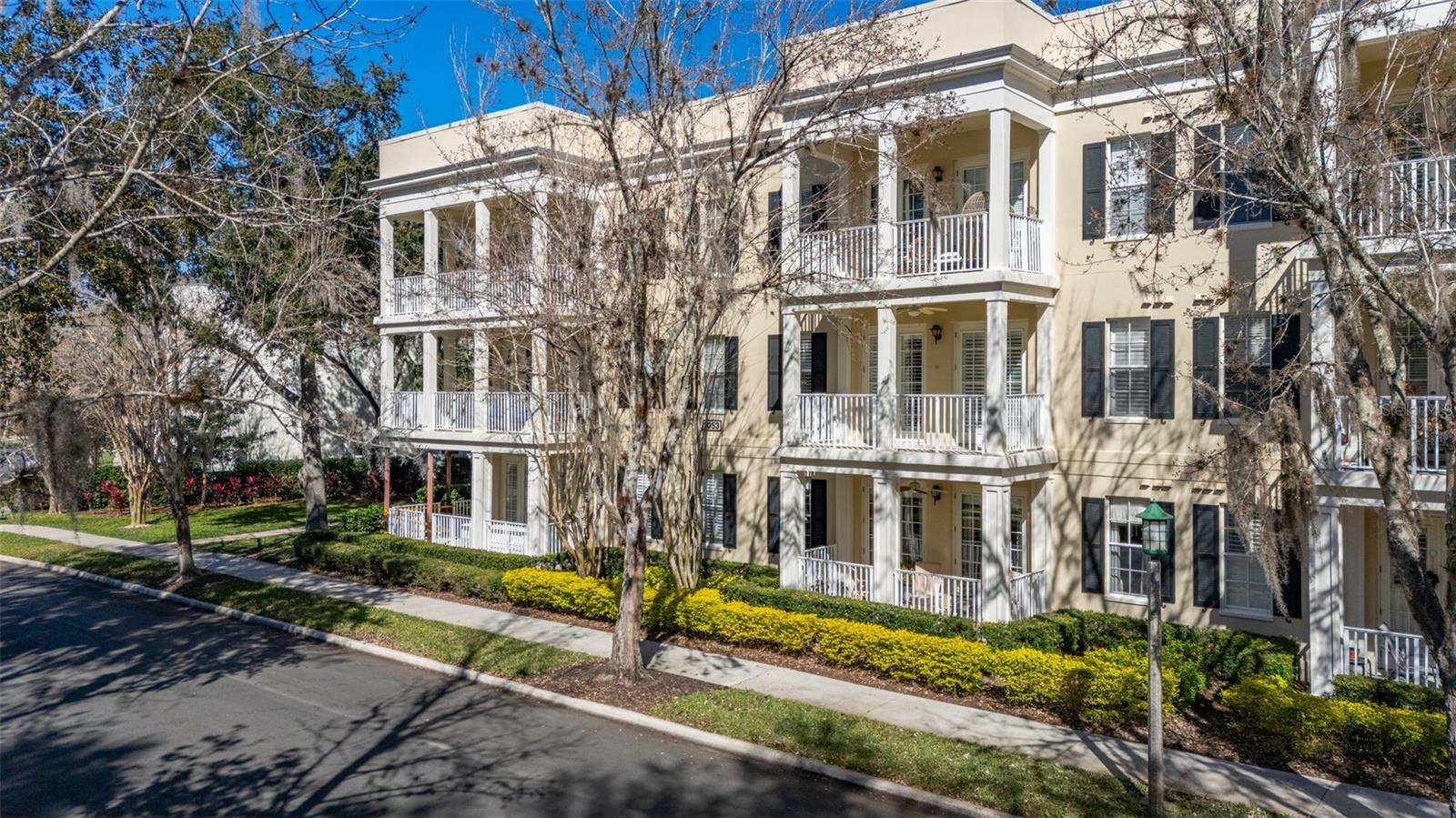 1053 OAK POND DR #203