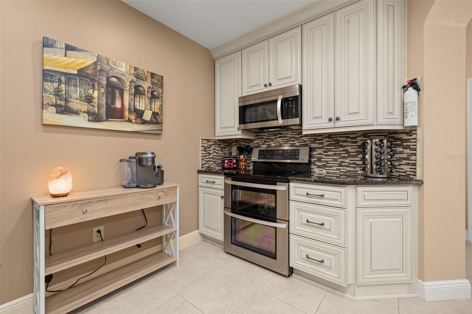 1053 OAK POND DR #203