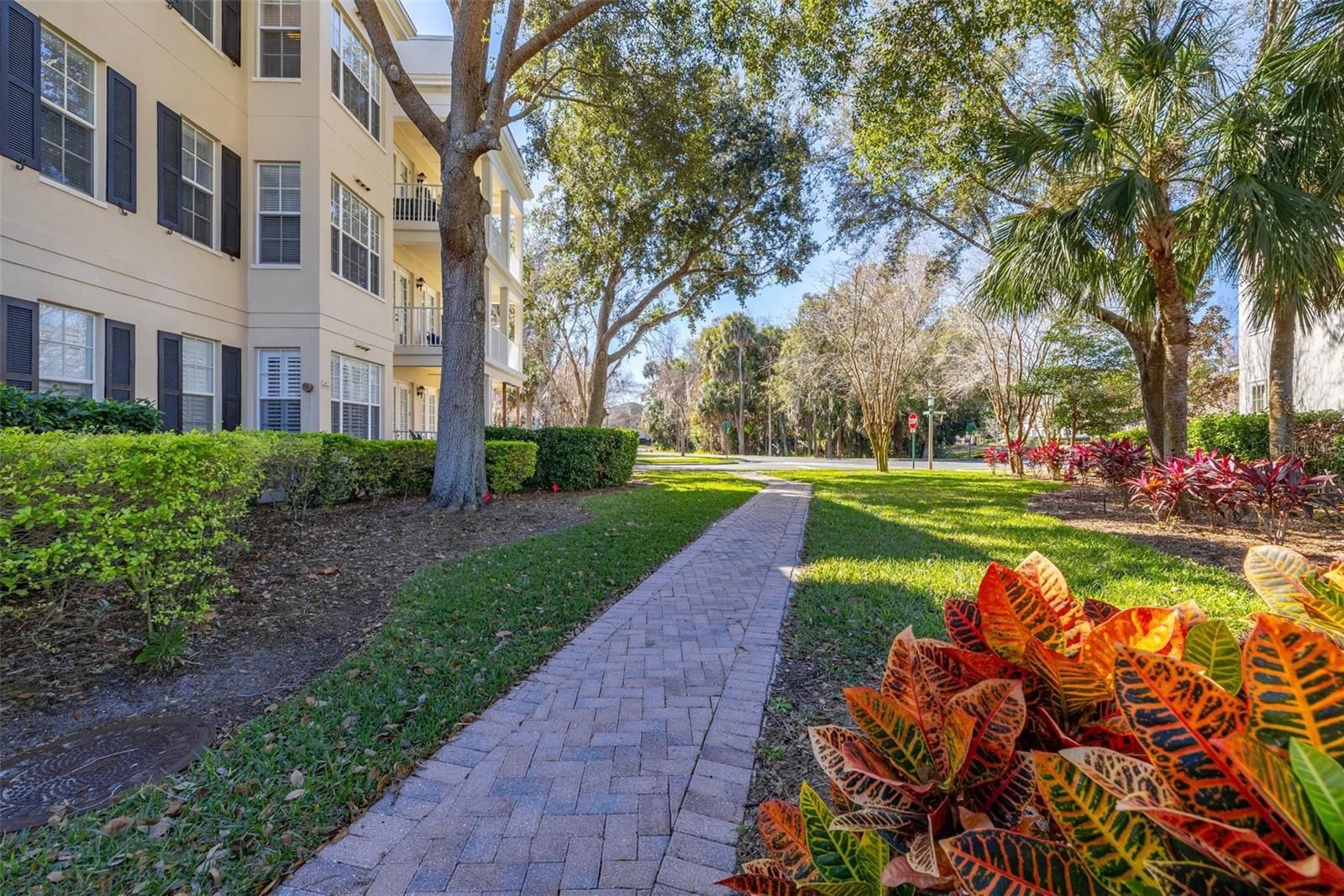 1053 OAK POND DR #203