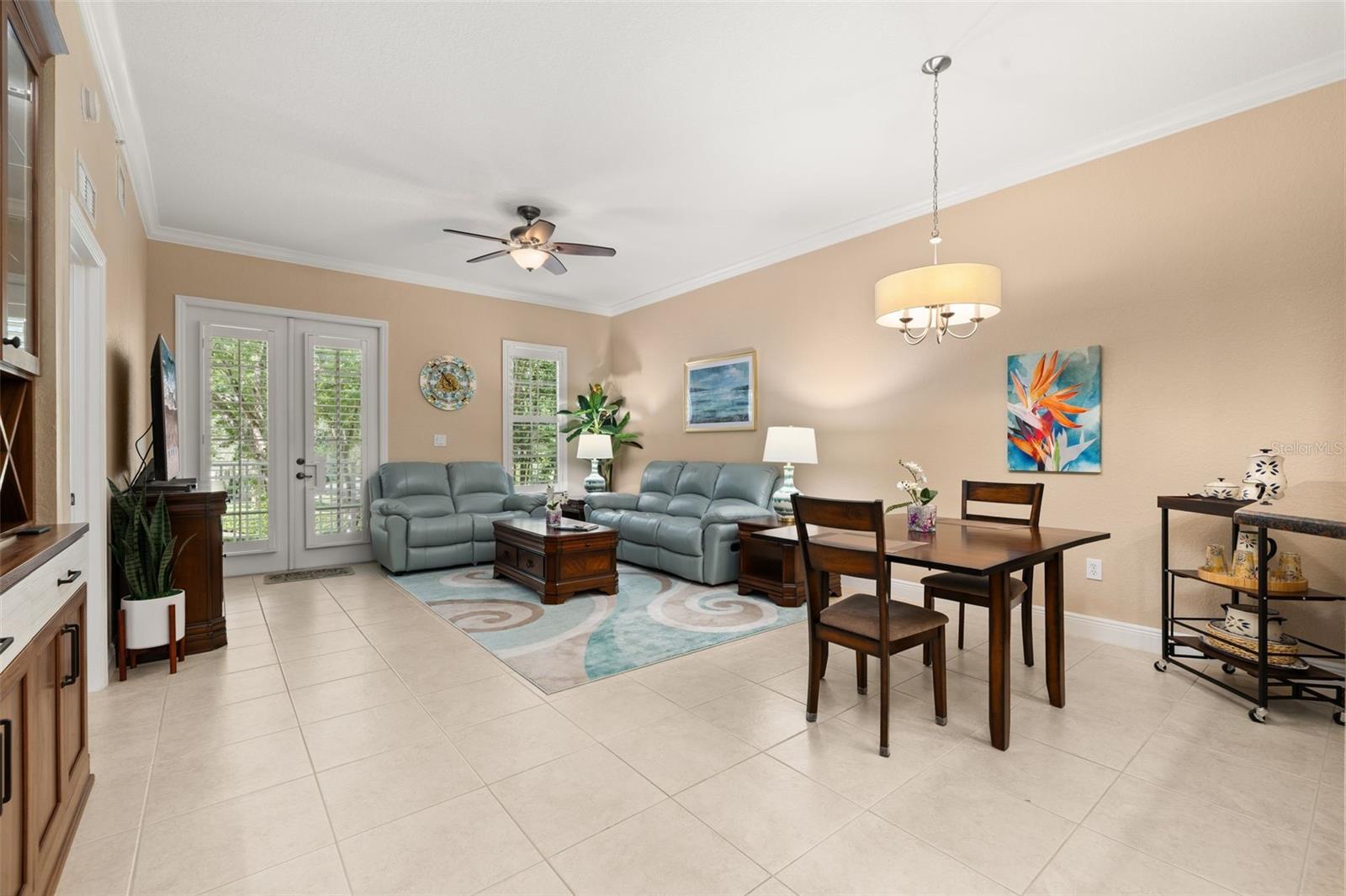 1053 OAK POND DR #203