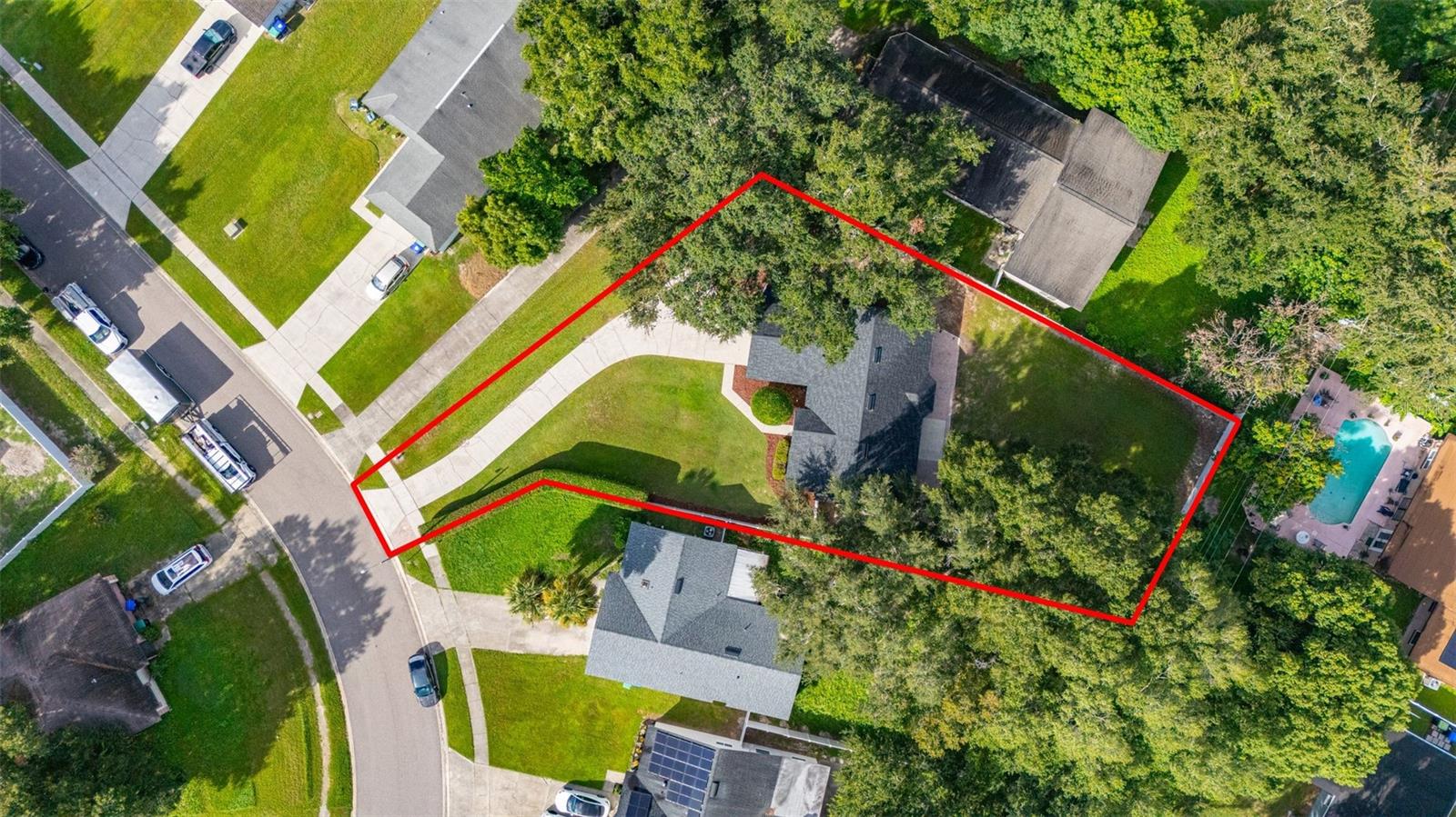 7918 LAKESIDE WOODS DR