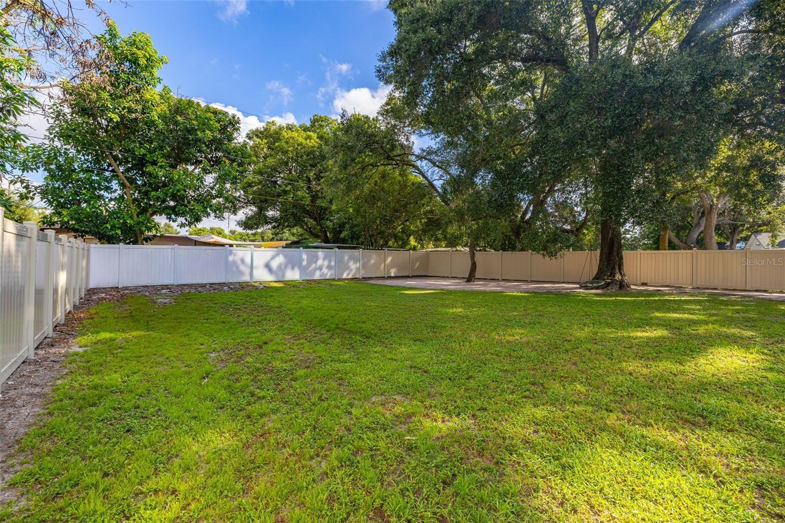 7918 LAKESIDE WOODS DR
