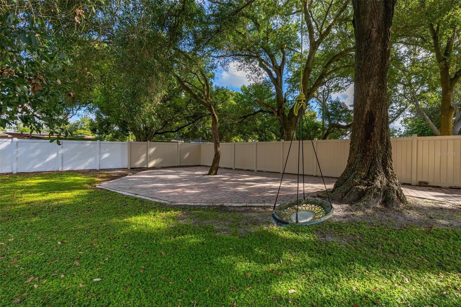 7918 LAKESIDE WOODS DR