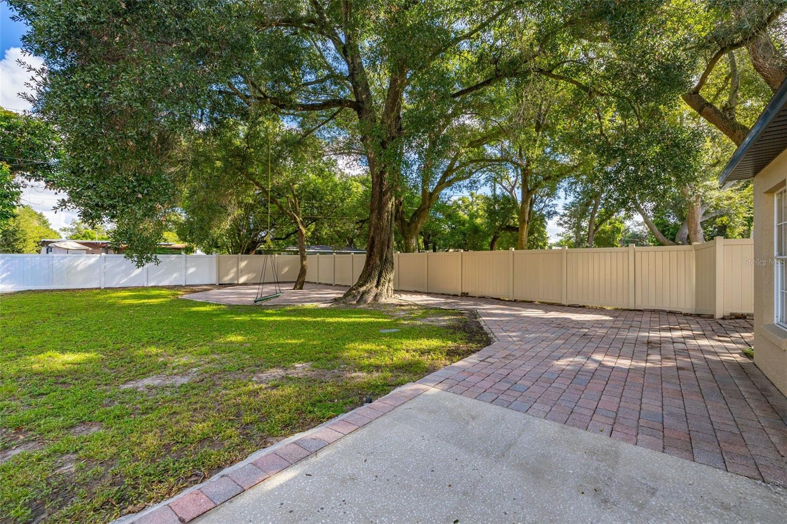 7918 LAKESIDE WOODS DR