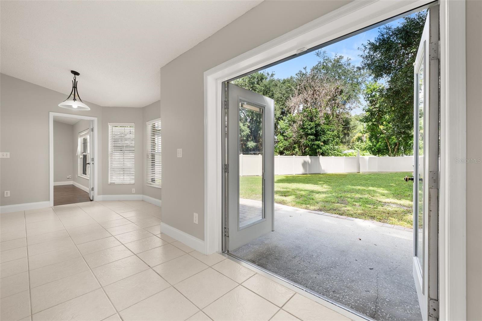 7918 LAKESIDE WOODS DR