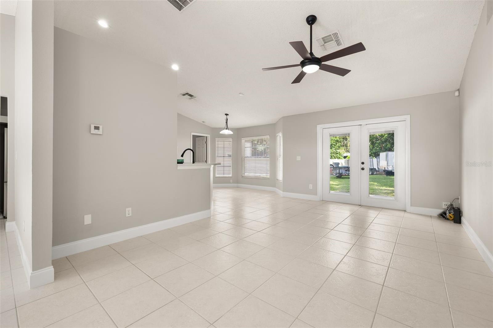 7918 LAKESIDE WOODS DR