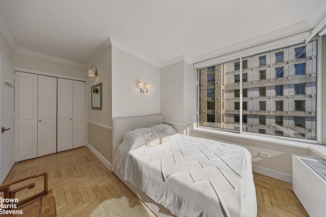 200 RIVERSIDE Boulevard 15I