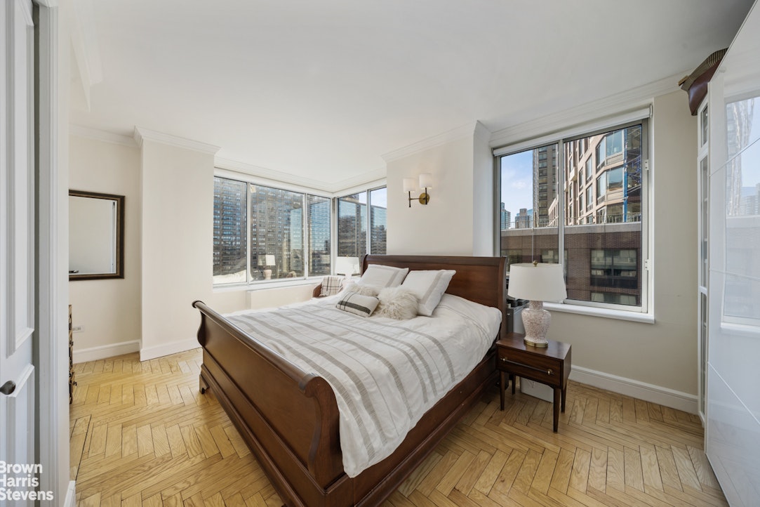 200 RIVERSIDE Boulevard 15I