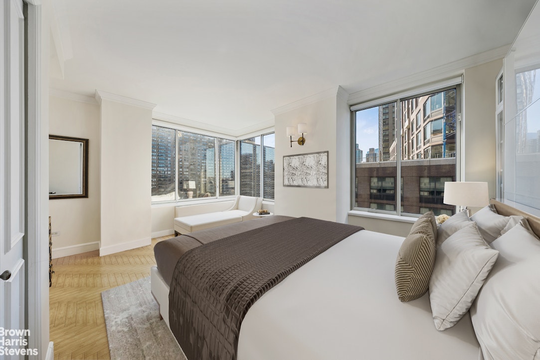 200 RIVERSIDE Boulevard 15I
