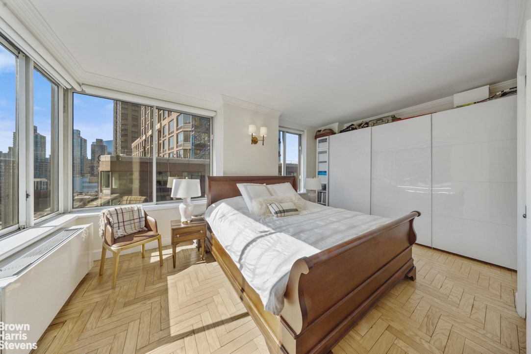 200 RIVERSIDE Boulevard 15I