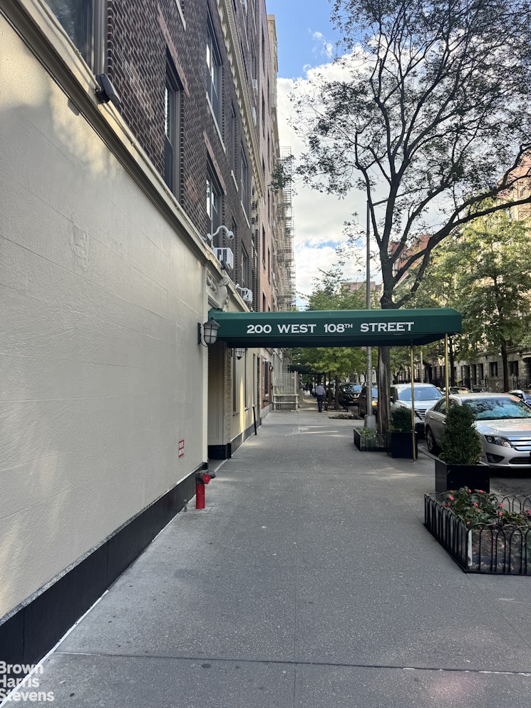 200 W 108TH Street 4CD