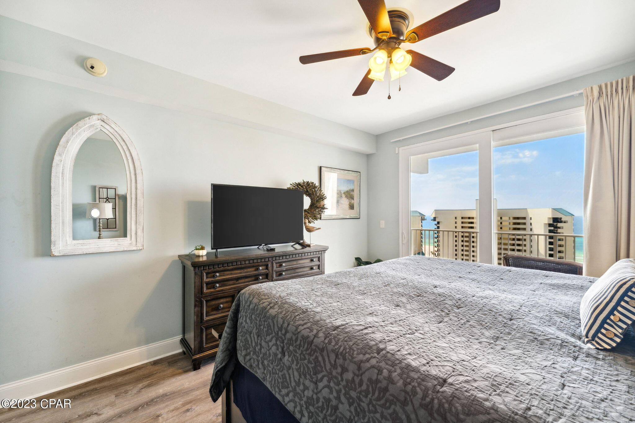 9860 S Thomas Drive 1024