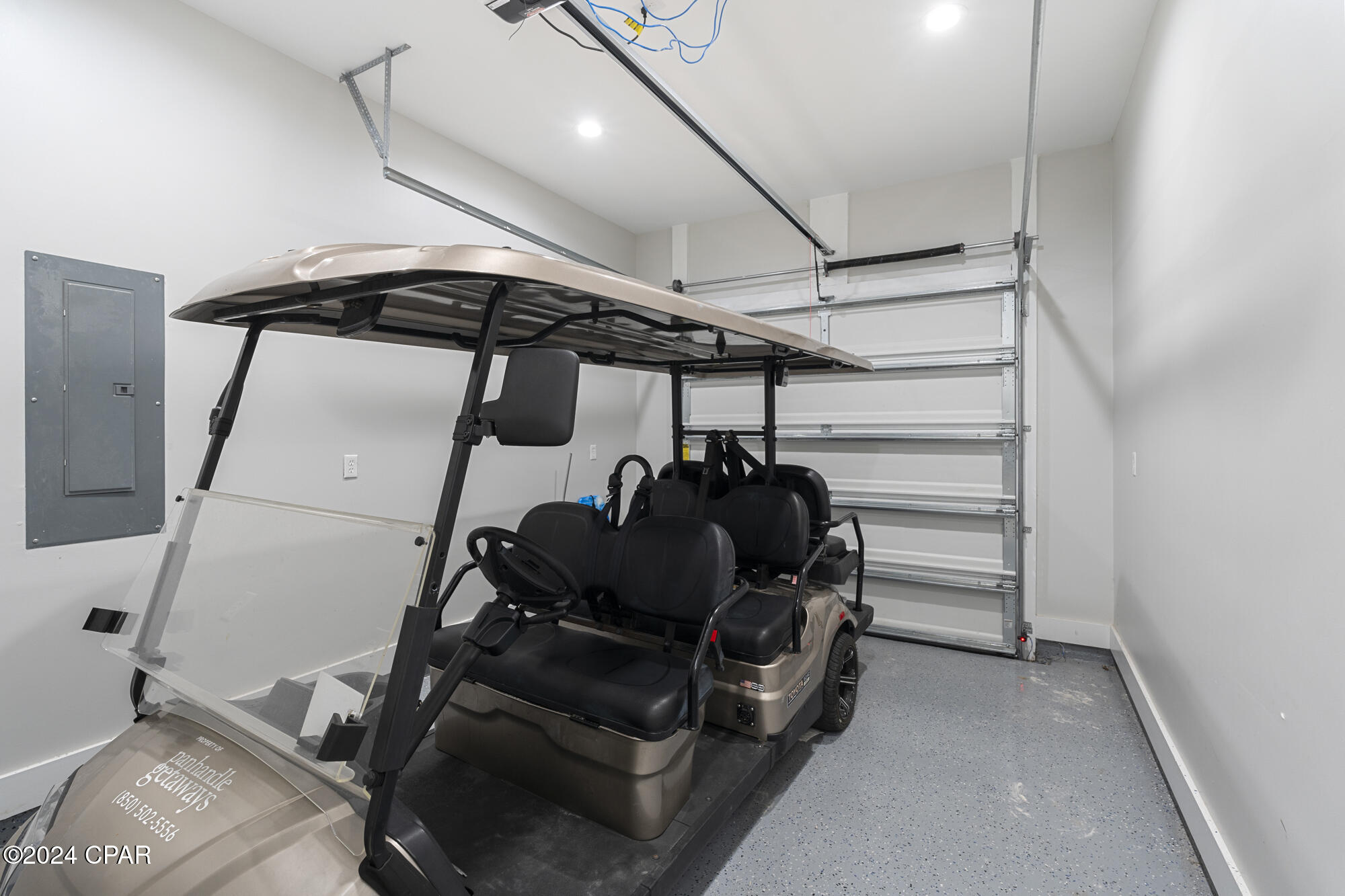 326 E Lakeshore Drive