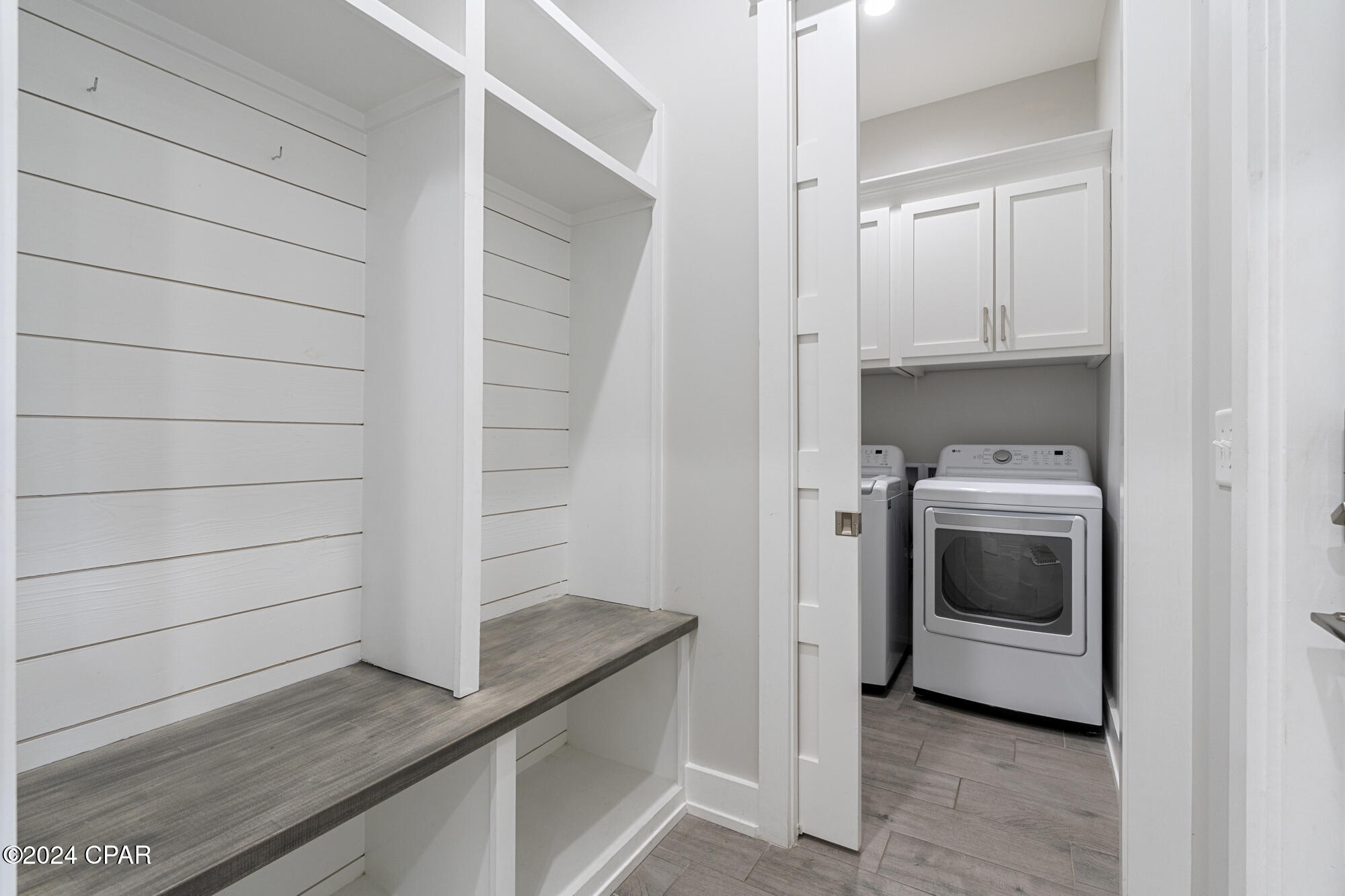 326 E Lakeshore Drive