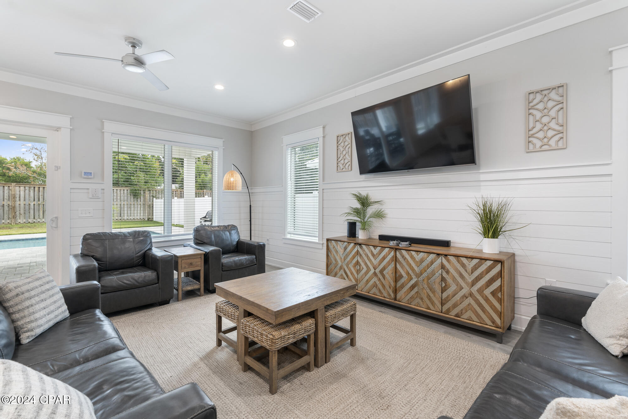 326 E Lakeshore Drive