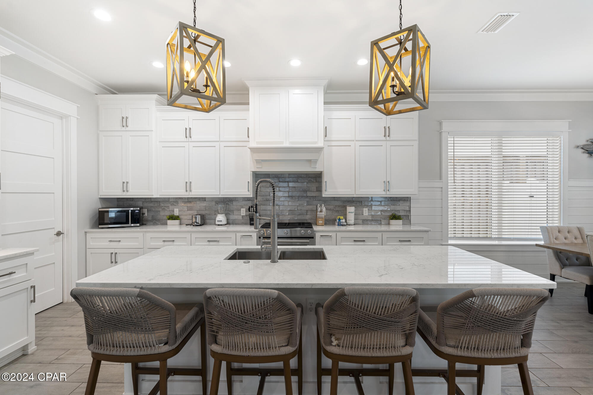 326 E Lakeshore Drive