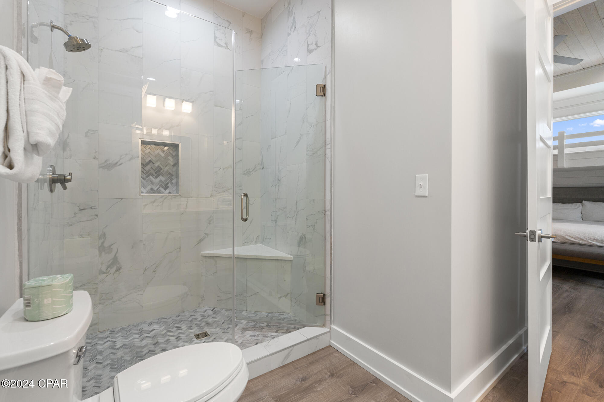 326 E Lakeshore Drive