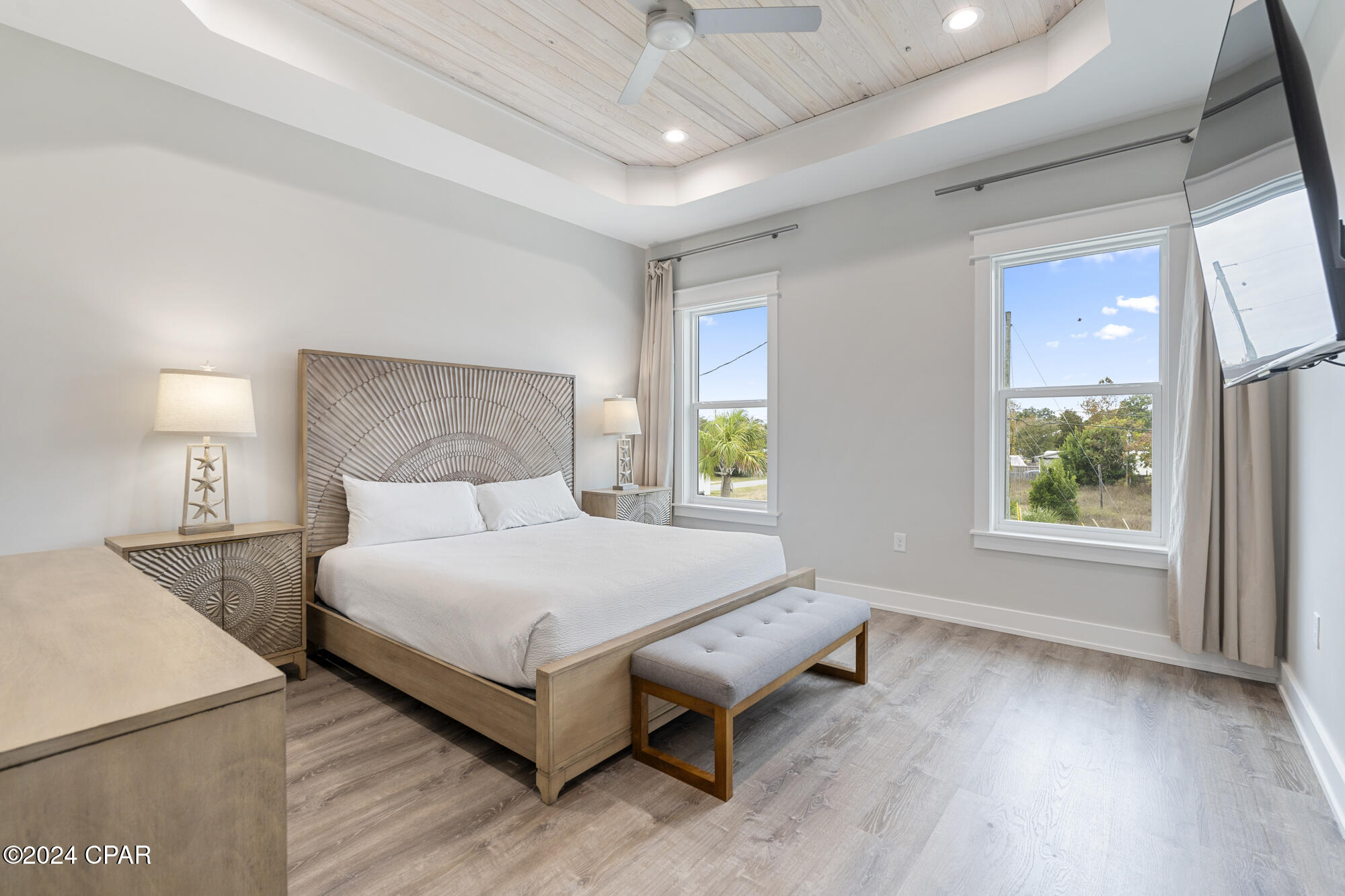 326 E Lakeshore Drive