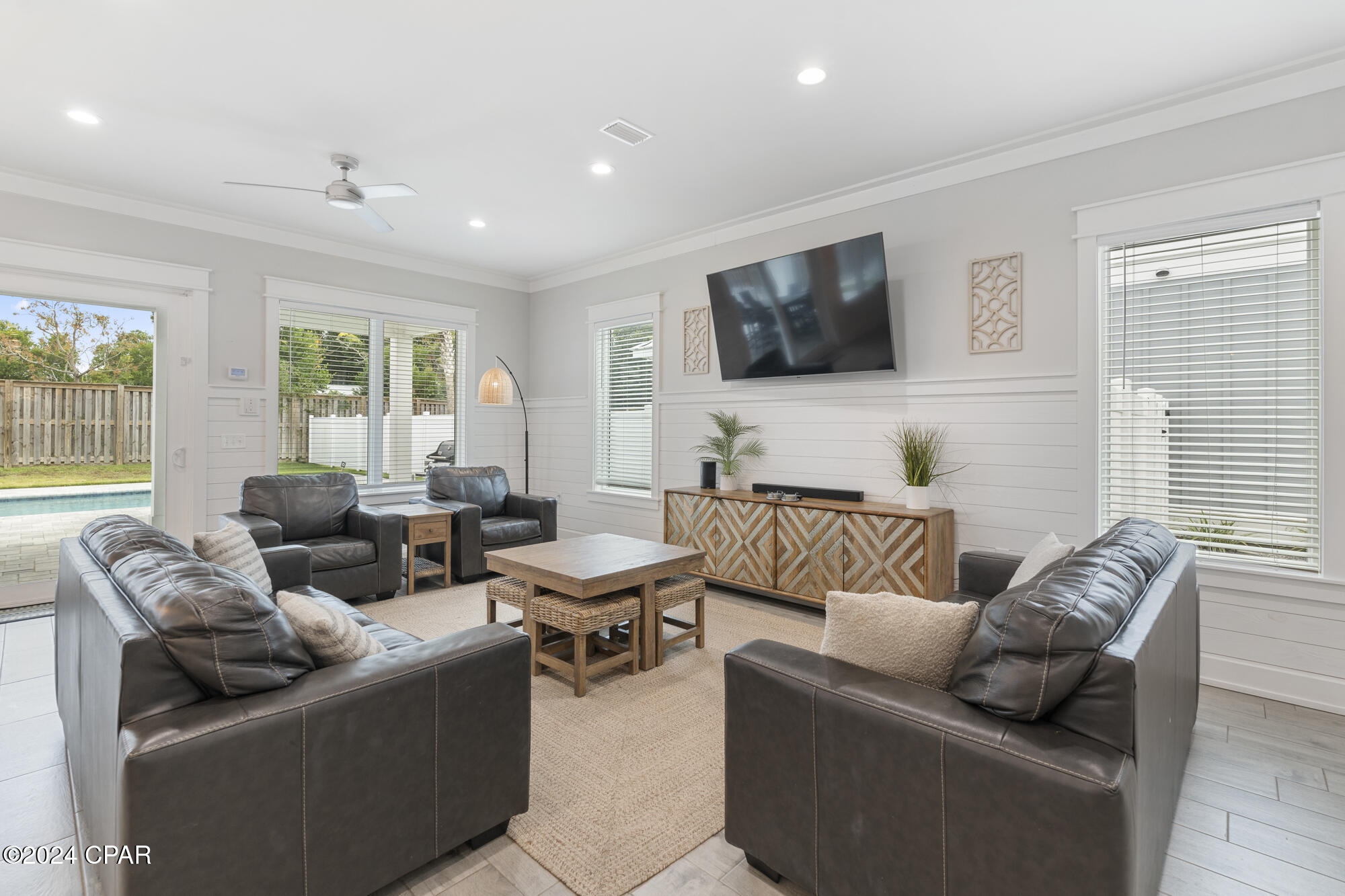 326 E Lakeshore Drive