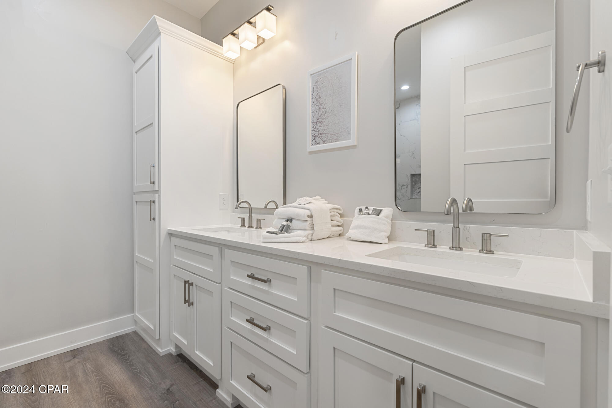 326 E Lakeshore Drive