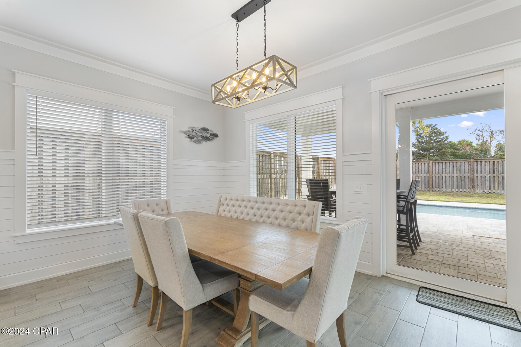 326 E Lakeshore Drive