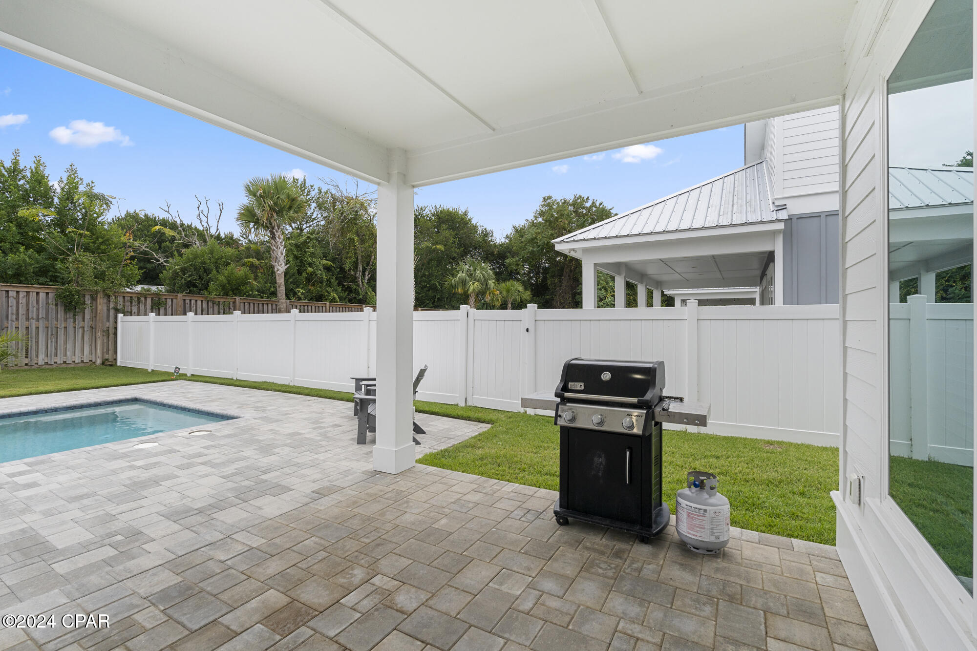 326 E Lakeshore Drive