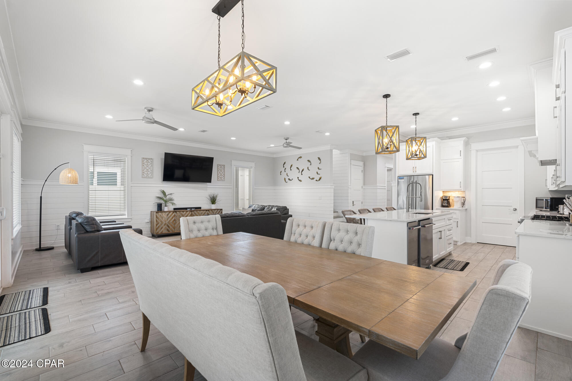 326 E Lakeshore Drive