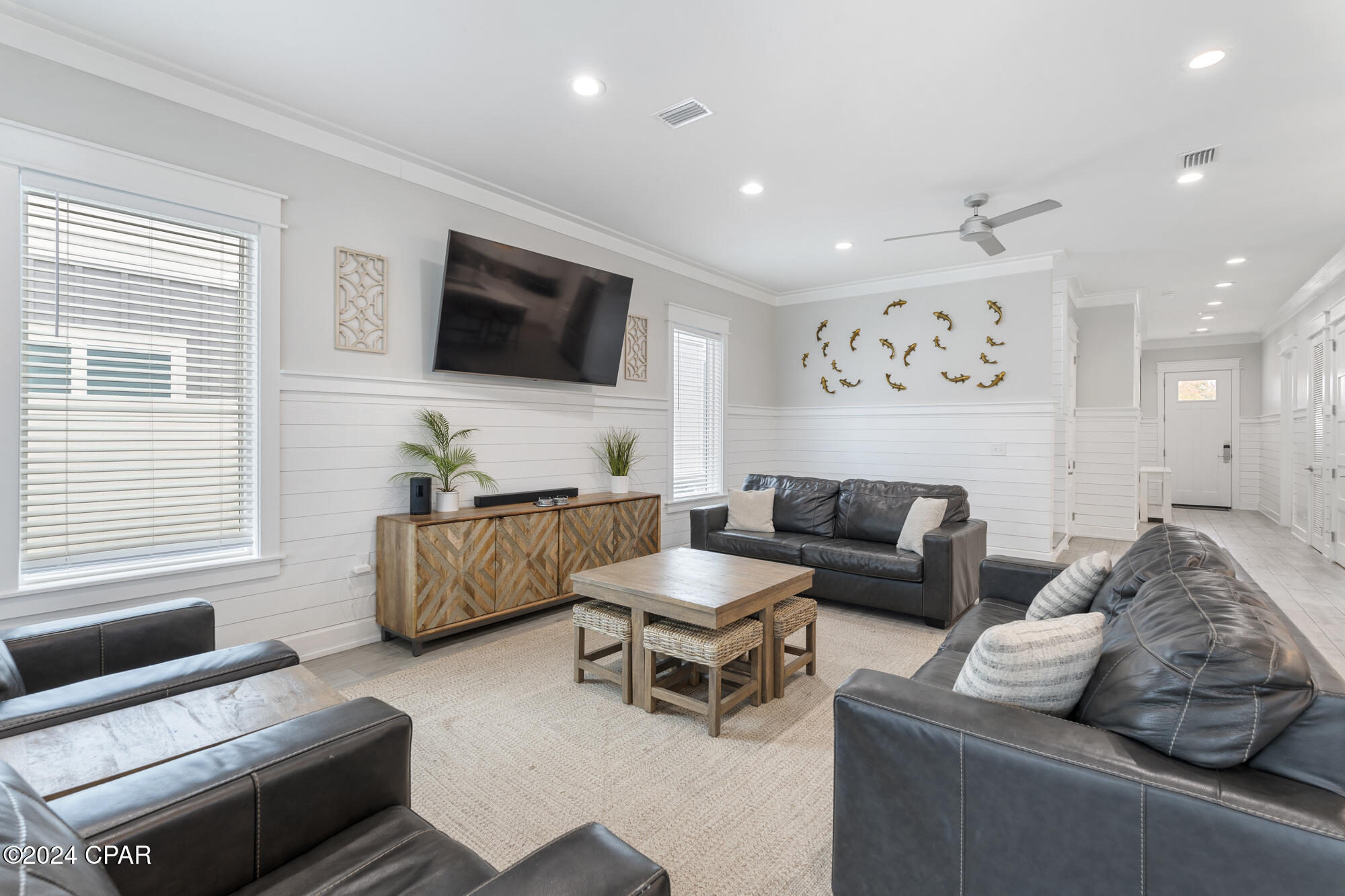 326 E Lakeshore Drive