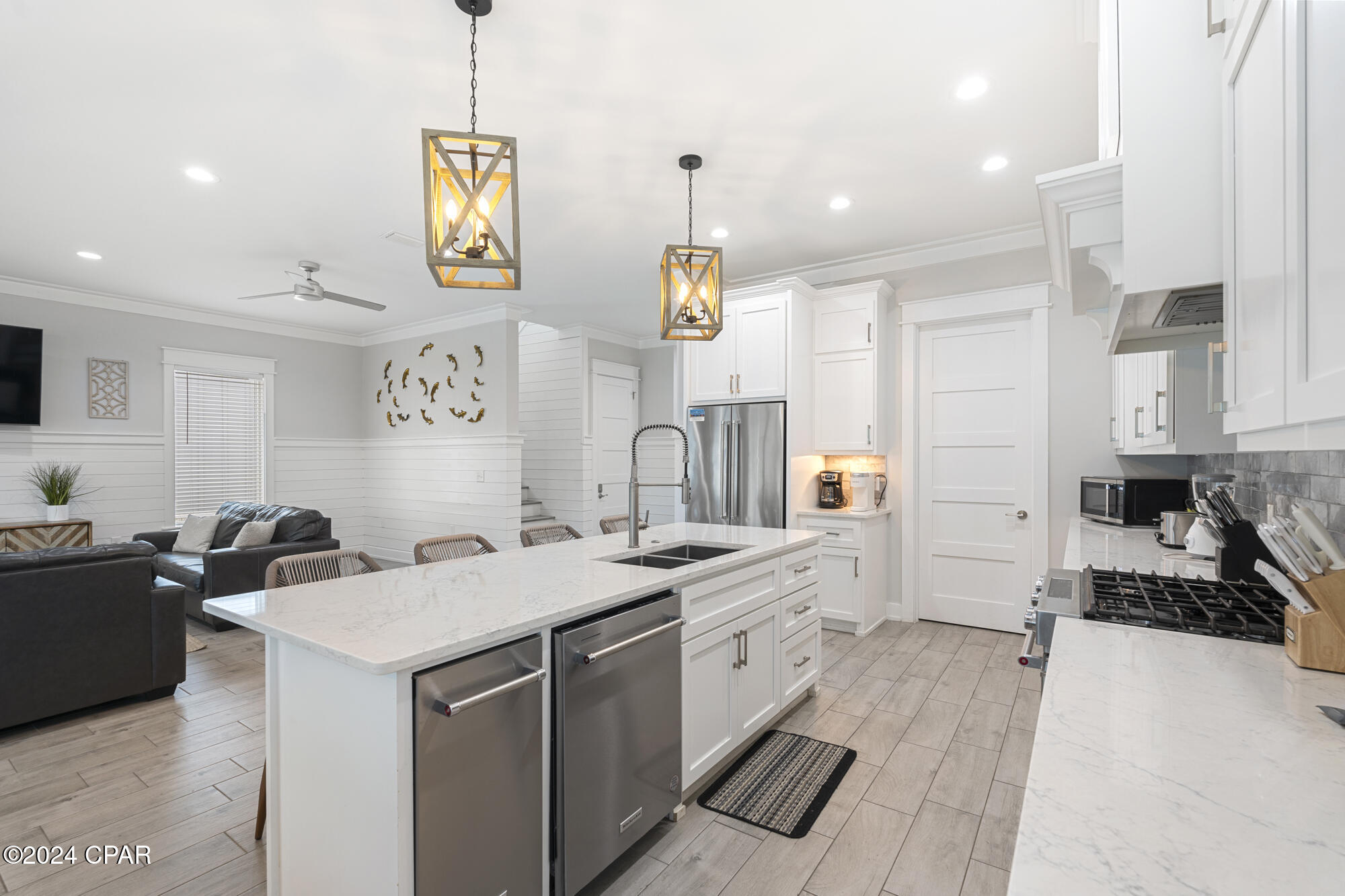 326 E Lakeshore Drive