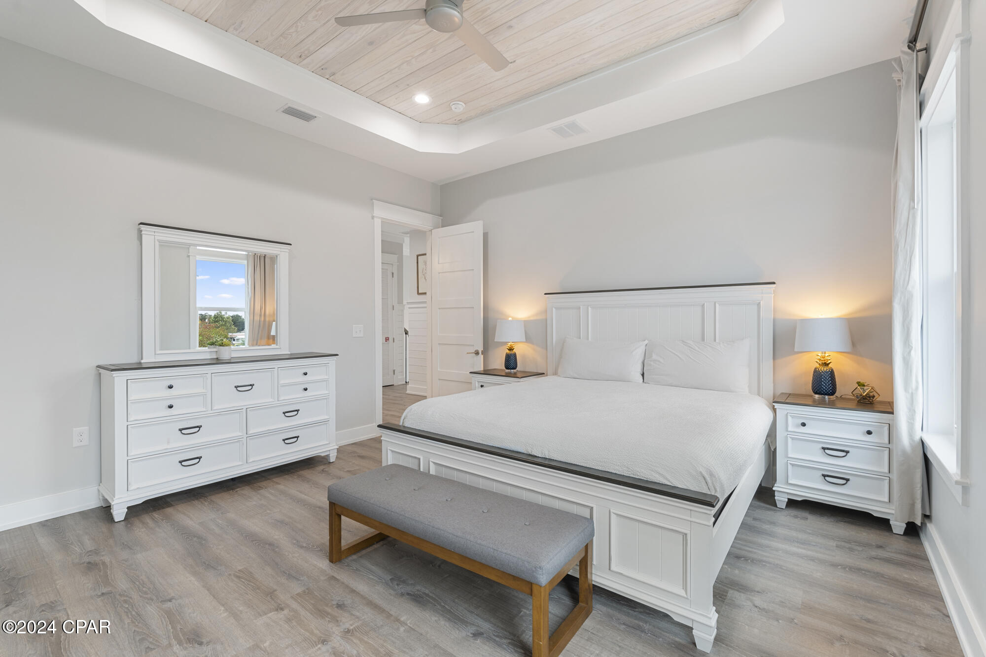 326 E Lakeshore Drive