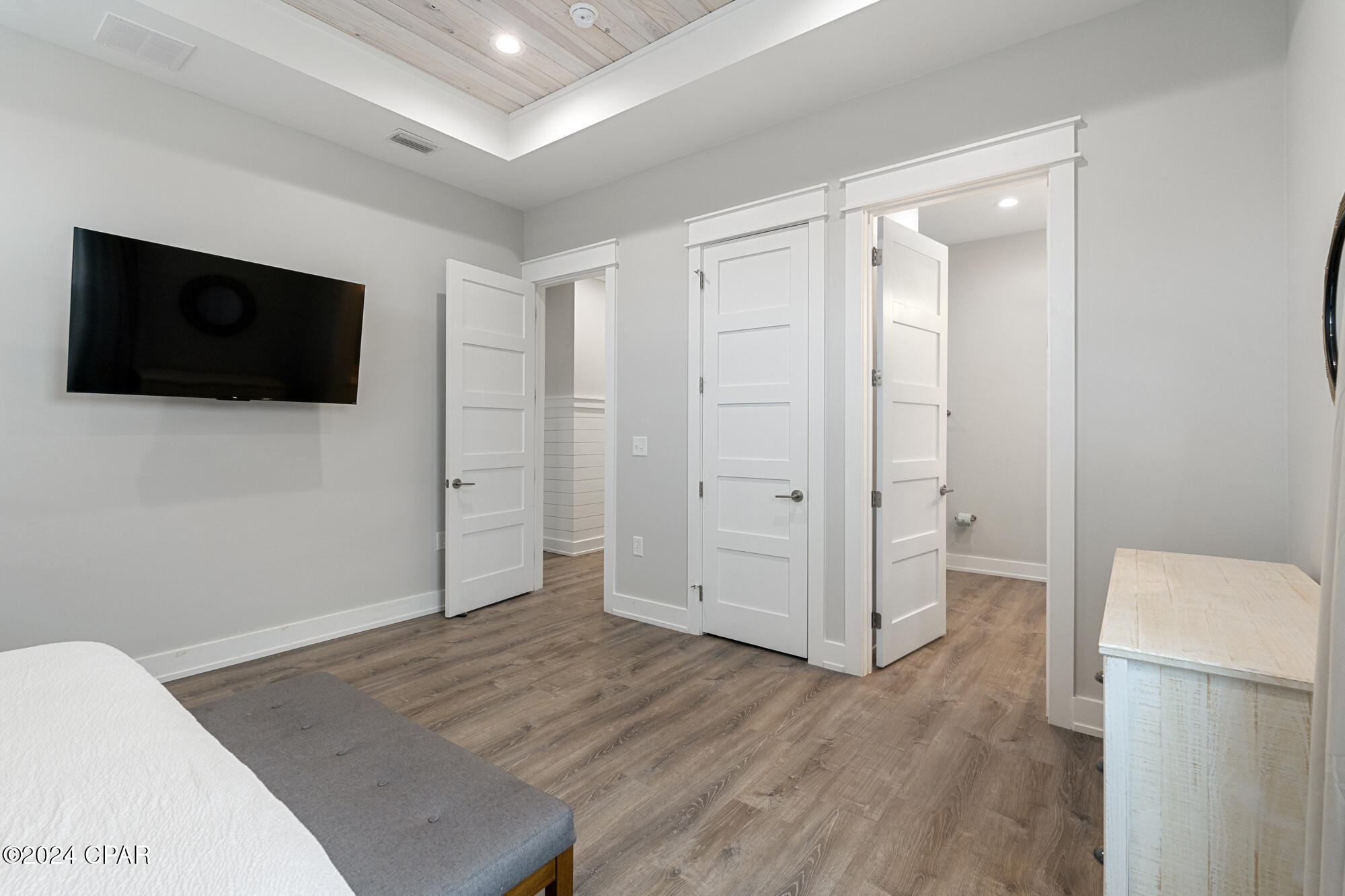 326 E Lakeshore Drive