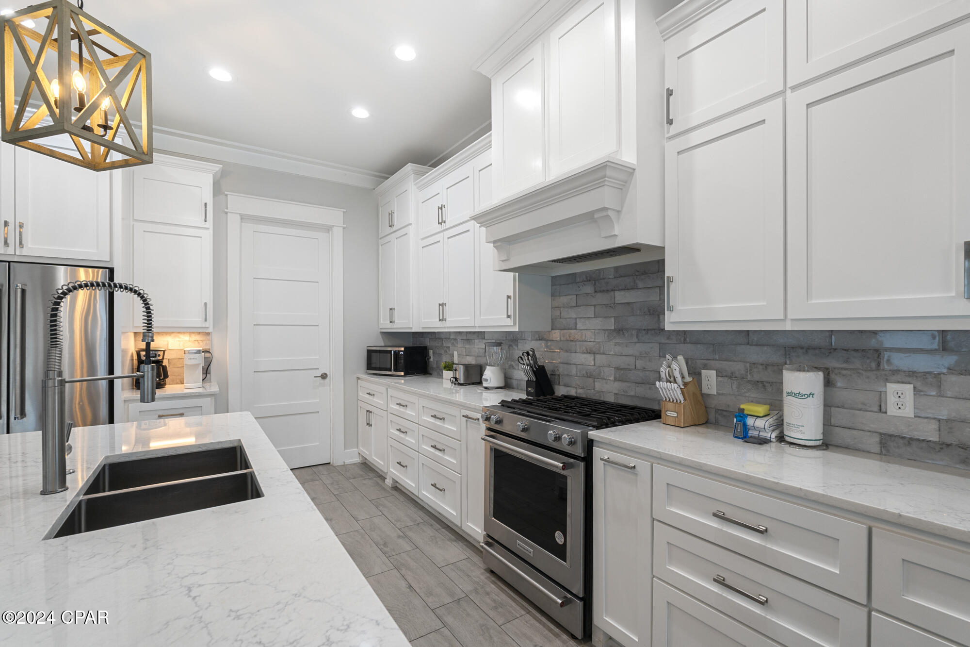 326 E Lakeshore Drive
