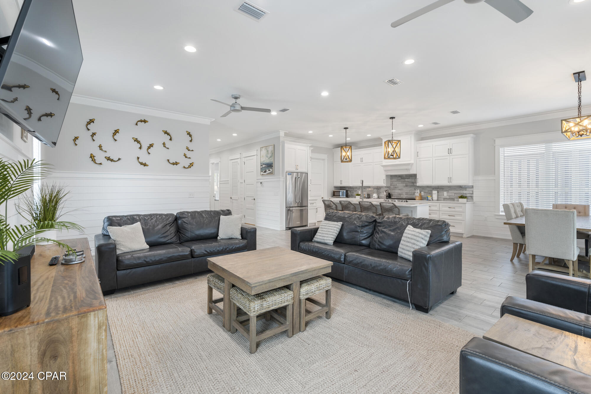 326 E Lakeshore Drive