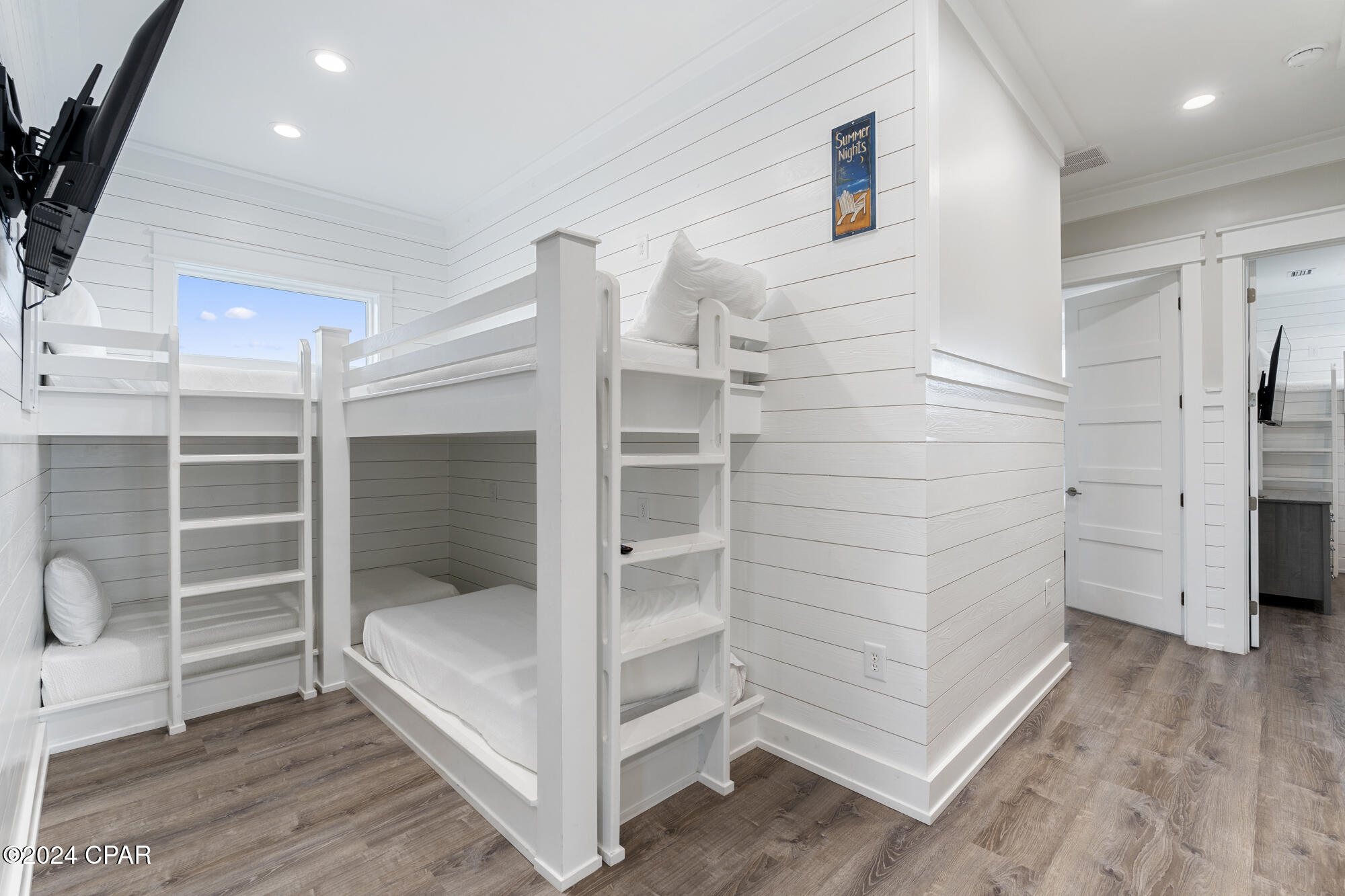 326 E Lakeshore Drive