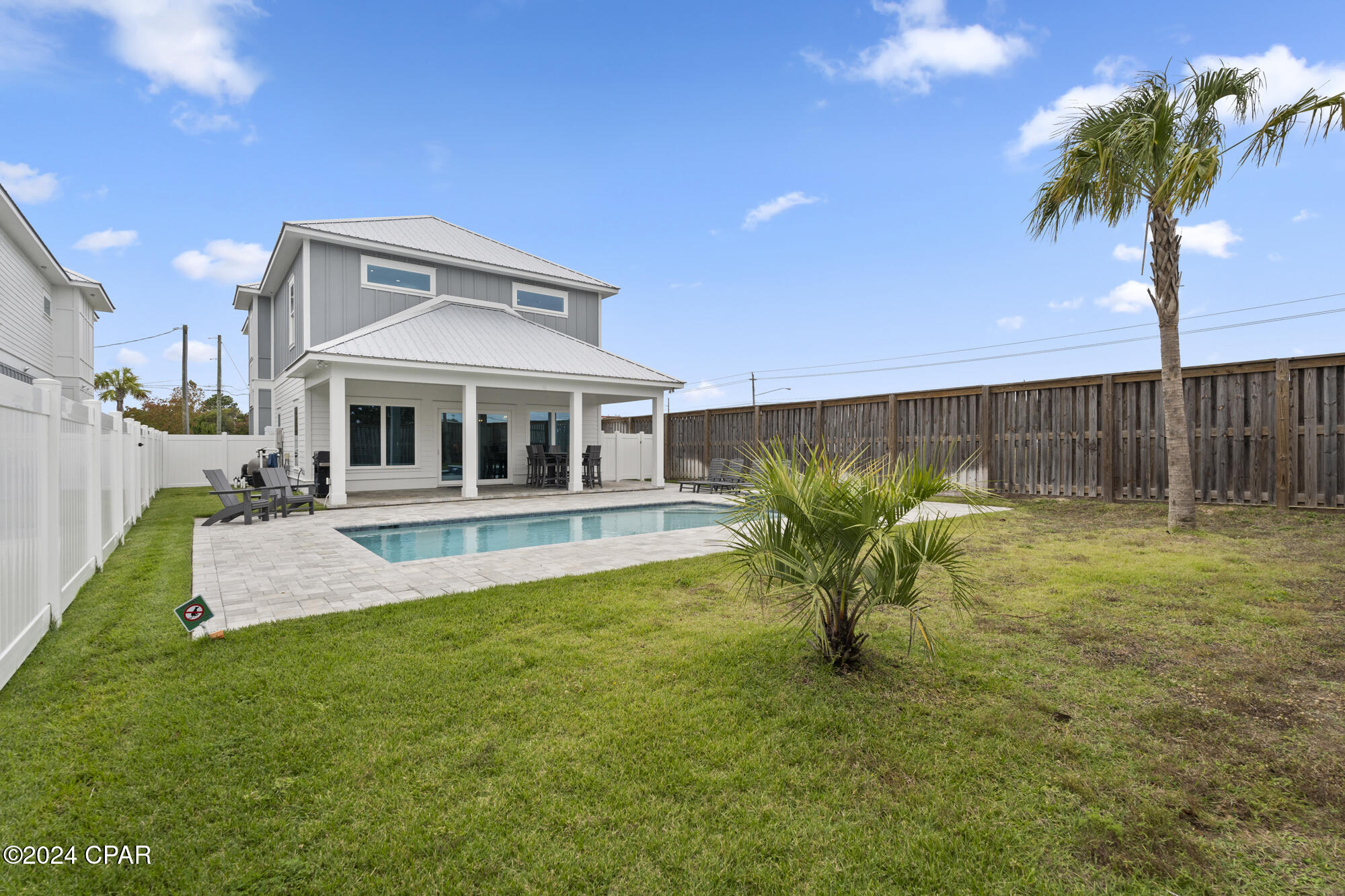 326 E Lakeshore Drive