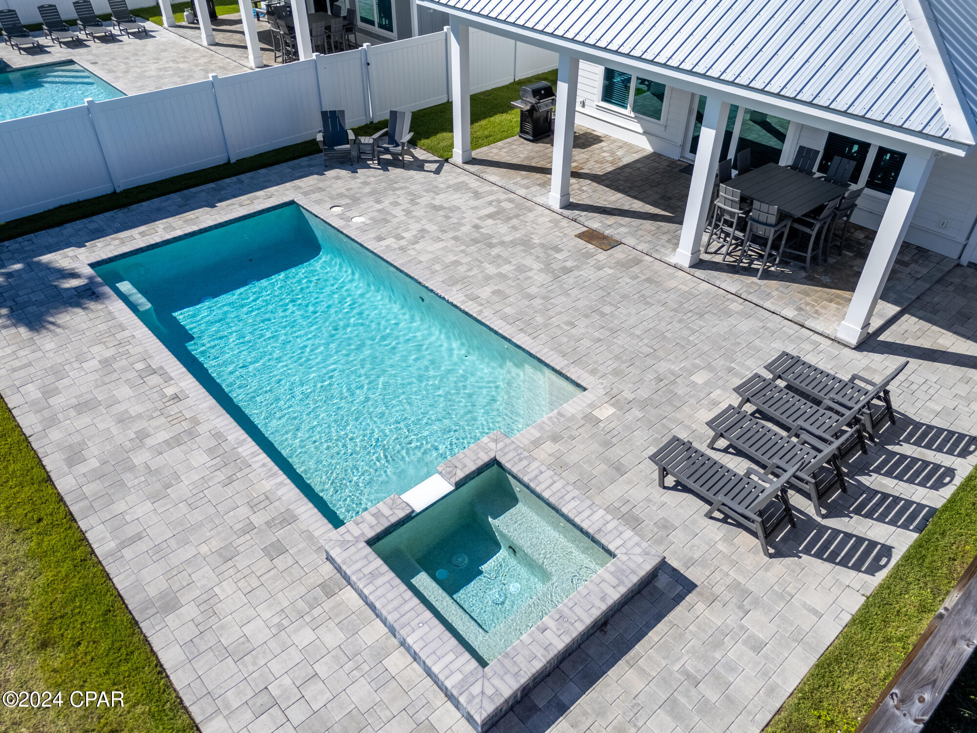 326 E Lakeshore Drive