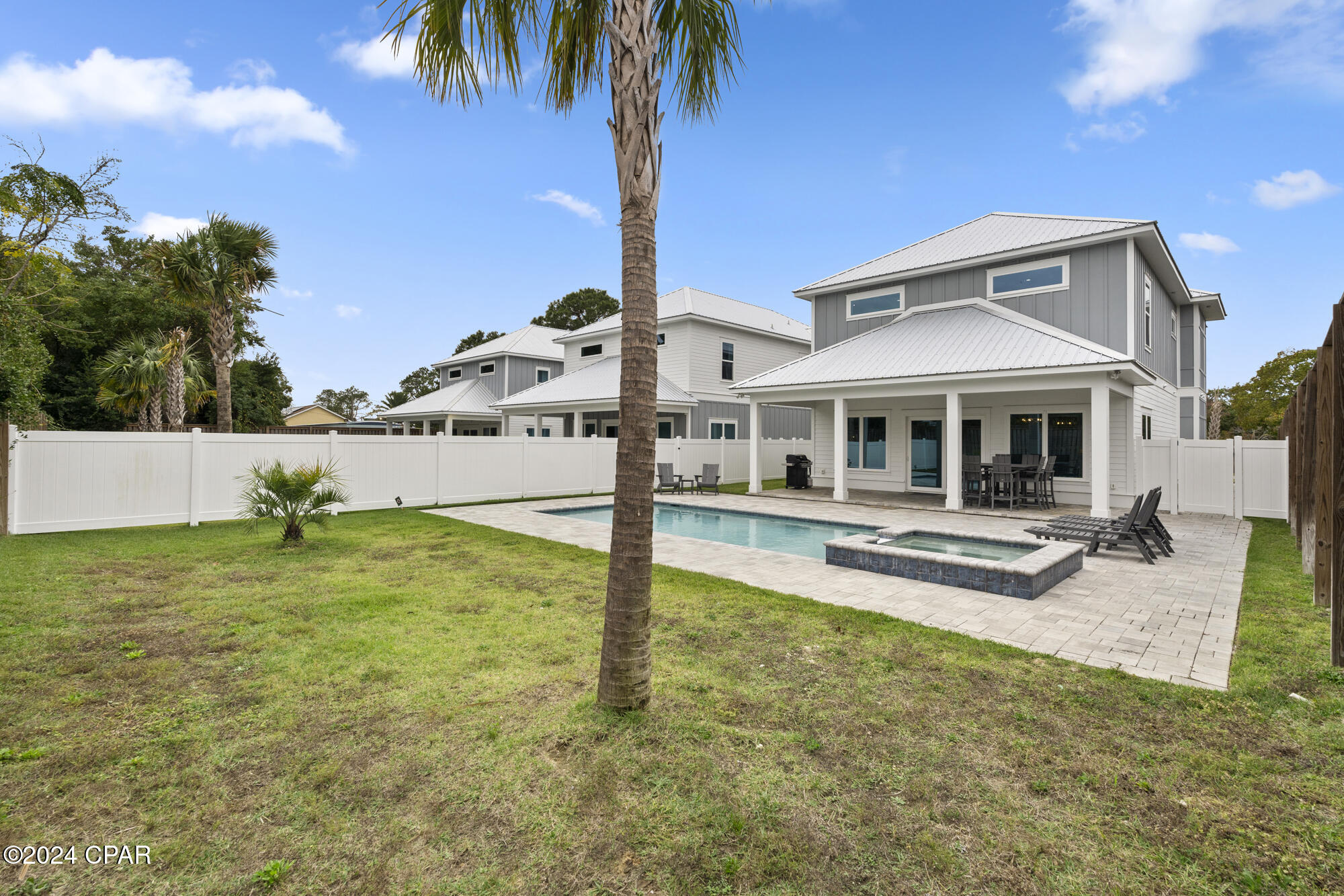 326 E Lakeshore Drive
