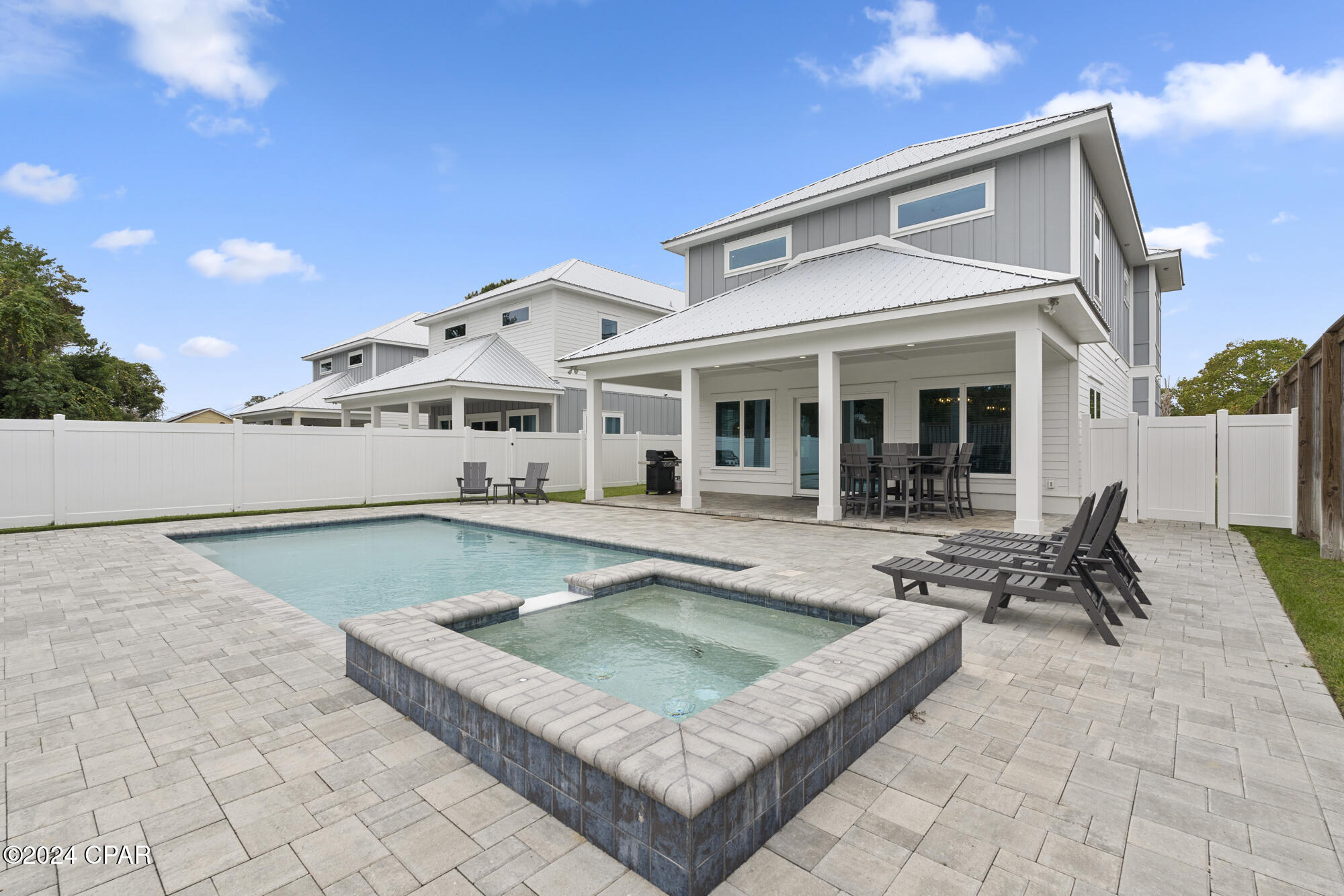 326 E Lakeshore Drive