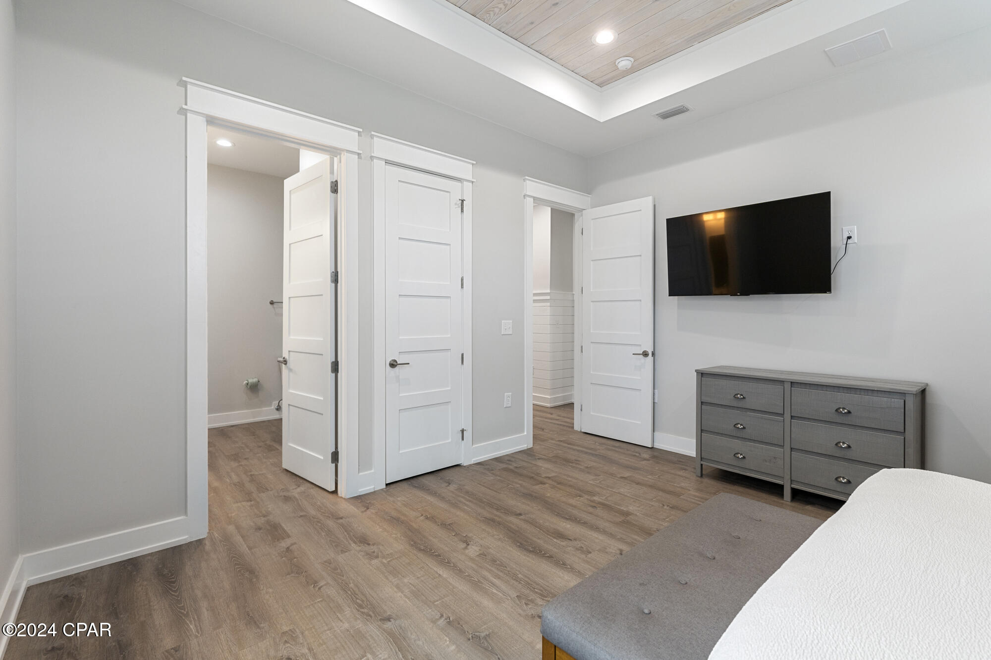 326 E Lakeshore Drive