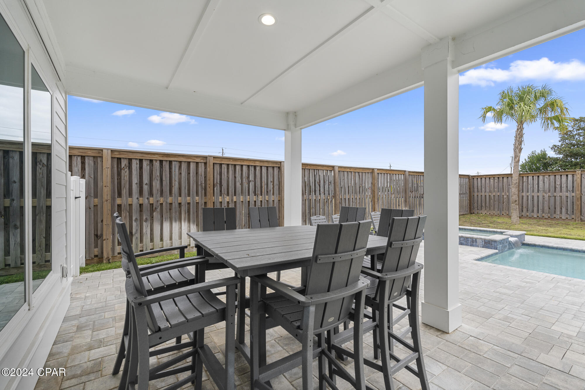 326 E Lakeshore Drive