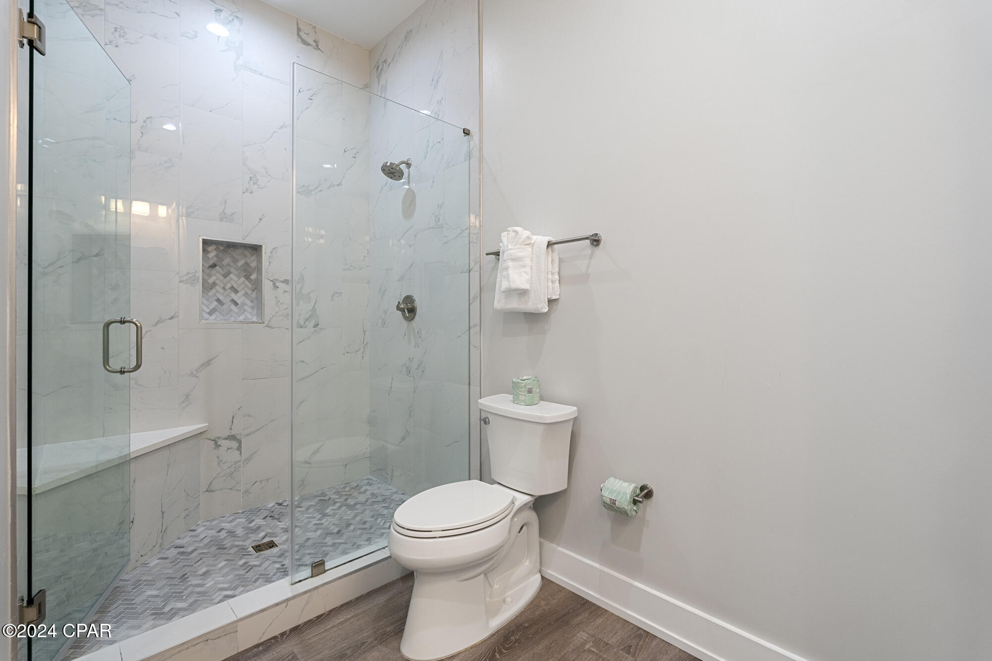 326 E Lakeshore Drive