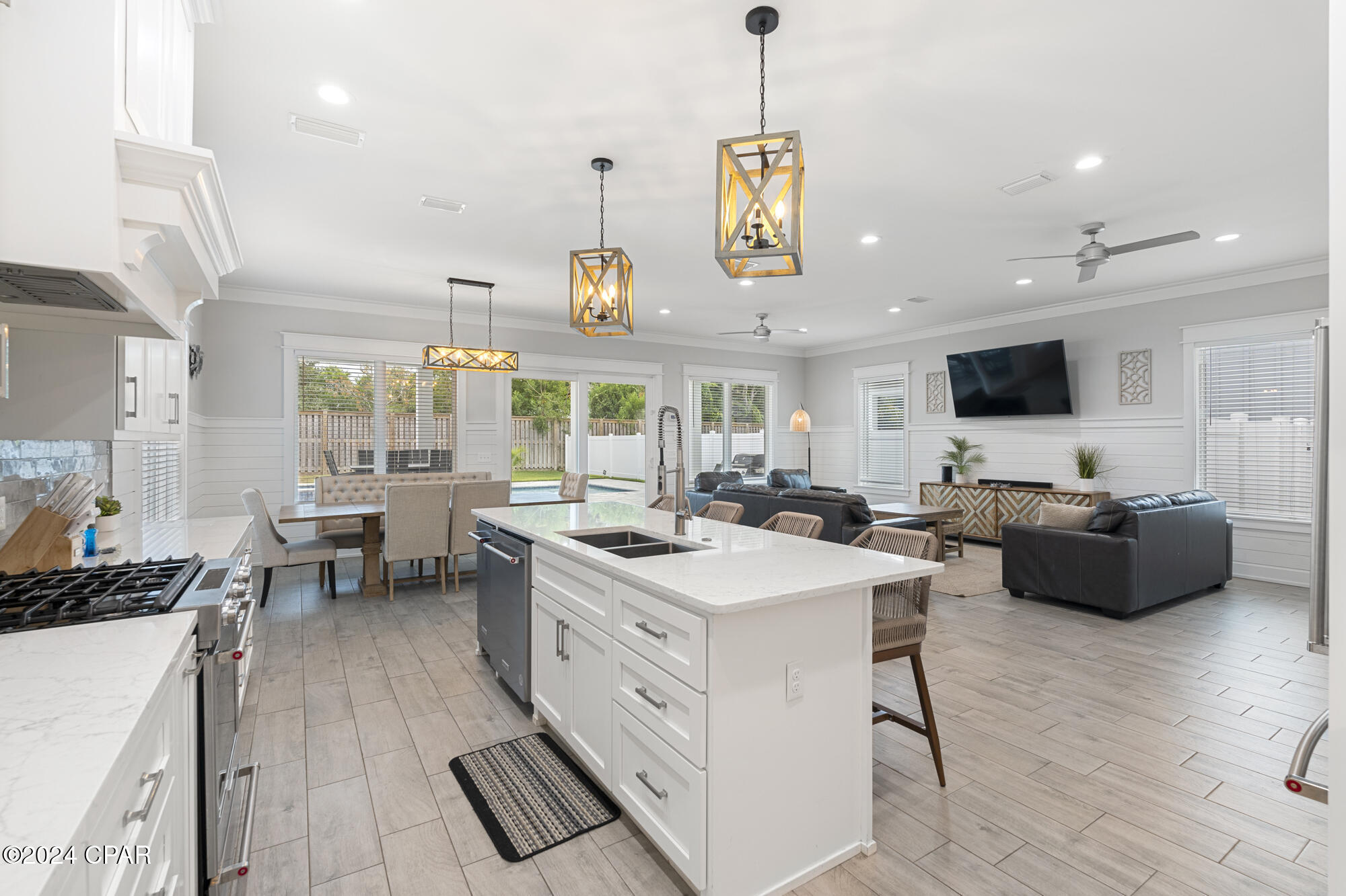 326 E Lakeshore Drive